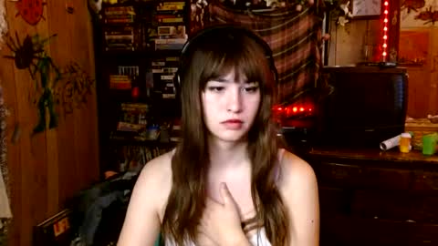 Izzy online show from 11/12/25, 01:22