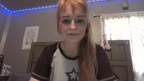 Snapshot of pizzedwife chatting on 04/17/26, 06:11 pizzedwife online show from 04/17/26, 06:11