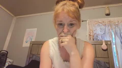 Snapshot of pizzedwife chatting on 06/09/26, 01:28 pizzedwife online show from 06/09/26, 01:28