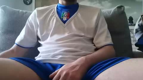 Snapshot of pladplad chatting on 12/22/24, 11:33 PLADPLAS online show from 12/22/24, 11:33