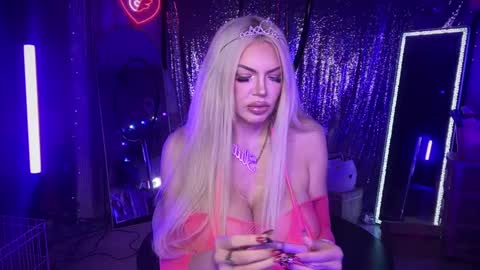 Dumb bimbo fuck doll online show from 09/12/25, 12:00