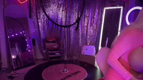 Snapshot of plasticfuckdoll chatting on 09/21/25, 12:23 Dumb bimbo fuck doll online show from 09/21/25, 12:23