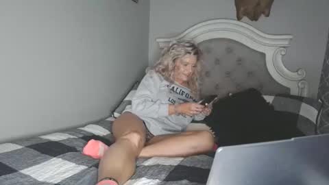 platinum_princess_nicole online show from 10/22/25, 12:00