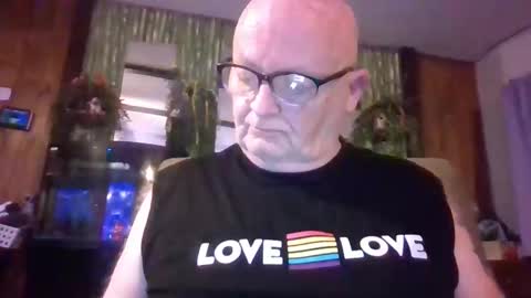 Snapshot of playboychas chatting on 04/06/26, 03:04 chaz online show from 04/06/26, 03:04