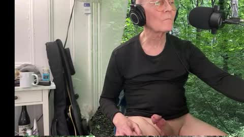 Snapshot of playdayfunshow chatting on 03/01/25, 04:58 STC online show from 03/01/25, 04:58