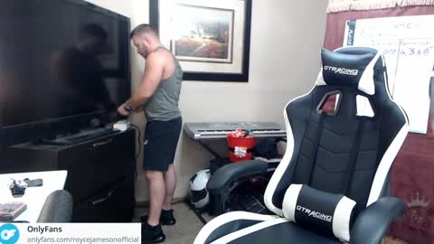 Snapshot of player2pawns chatting on 12/28/24, 04:08 Player online show from 12/28/24, 04:08