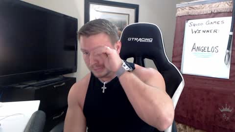 Snapshot of player2pawns chatting on 01/20/25, 02:53 Player online show from 01/20/25, 02:53