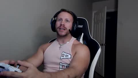 Snapshot of player2pawns chatting on 10/18/25, 11:27 Player online show from 10/18/25, 11:27