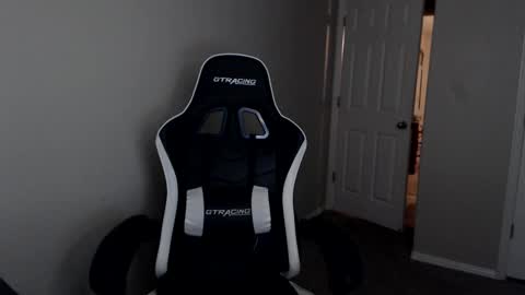 Snapshot of player2pawns chatting on 10/23/25, 05:29 Player online show from 10/23/25, 05:29