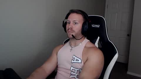 Snapshot of player2pawns chatting on 10/28/25, 03:25 Player online show from 10/28/25, 03:25