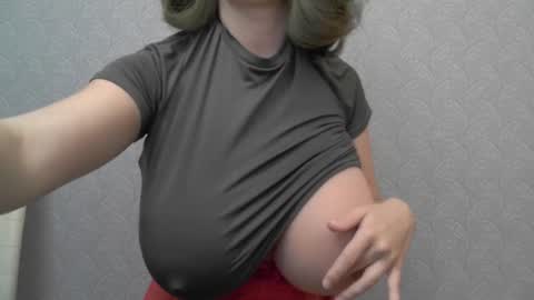 Snapshot of playful_goldie chatting on 09/20/25, 04:41 Goldie online show from 09/20/25, 04:41