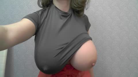 Snapshot of playful_goldie chatting on 10/01/25, 04:57 Goldie online show from 10/01/25, 04:57