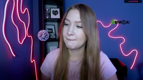 Snapshot of playful_sophie chatting on 09/30/25, 05:18 Sophie online show from 09/30/25, 05:18