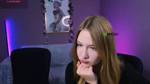 Snapshot of playful_sophie chatting on 10/09/25, 08:51 Sophie online show from 10/09/25, 08:51