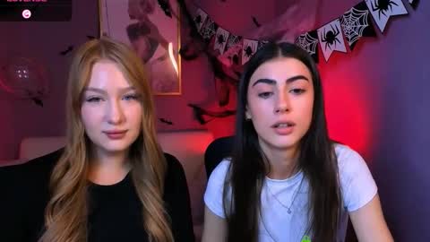 Snapshot of playful_sophie chatting on 10/23/25, 11:09 Sophie online show from 10/23/25, 11:09