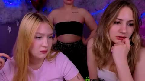 Sophie online show from 06/25/26, 07:51