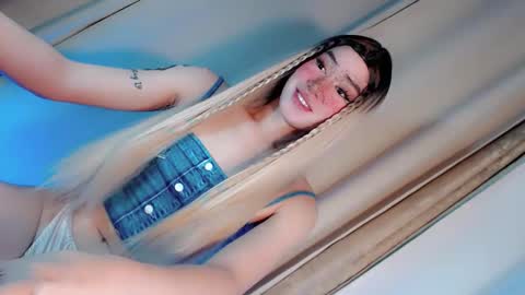 Snapshot of playfulcock69_kate chatting on 10/04/25, 10:41 kate online show from 10/04/25, 10:41