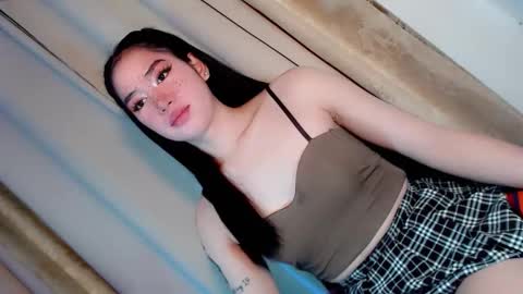 Snapshot of playfulcock69_kate chatting on 11/05/25, 12:43 kate online show from 11/05/25, 12:43