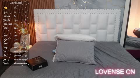 Snapshot of playfuljust_18 chatting on 12/26/24, 02:12 SAMARA online show from 12/26/24, 02:12