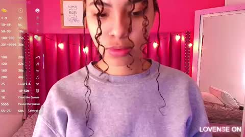 Snapshot of playfuljust_18 chatting on 02/12/25, 12:33 SAMARA online show from 02/12/25, 12:33