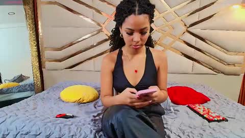 Snapshot of playfuljust_18 chatting on 02/21/25, 07:32 SAMARA online show from 02/21/25, 07:32