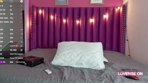 Snapshot of playfuljust_18 chatting on 03/10/25, 12:48 SAMARA online show from 03/10/25, 12:48