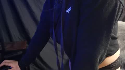 Snapshot of playfulpixxxie chatting on 12/15/24, 12:17 Playfulpixiee online show from 12/15/24, 12:17