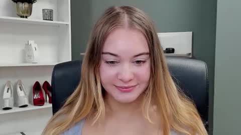 Snapshot of playgirl_valeria chatting on 09/28/25, 06:41 Valeria online show from 09/28/25, 06:41