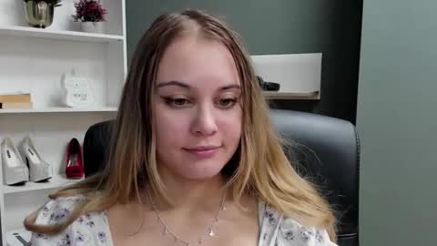 Valeria online show from 12/14/25, 07:51