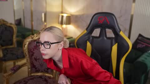 Lana online show from 12/02/25, 11:15