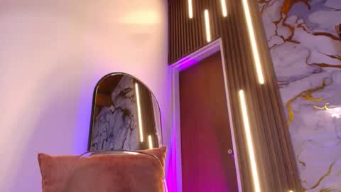 JUAN AND JULI online show from 12/04/25, 01:59