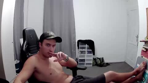 Snapshot of plkrisztian chatting on 09/28/25, 04:01 plkrisztian online show from 09/28/25, 04:01