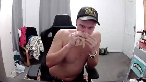 Snapshot of plkrisztian chatting on 11/11/25, 11:27 plkrisztian online show from 11/11/25, 11:27