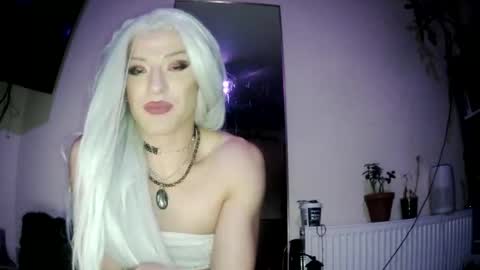 Snapshot of pluto_green chatting on 11/02/25, 04:37 Pluto pullin online show from 11/02/25, 04:37