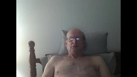 Snapshot of pmb11 chatting on 09/13/25, 04:45 trek 11 online show from 09/13/25, 04:45