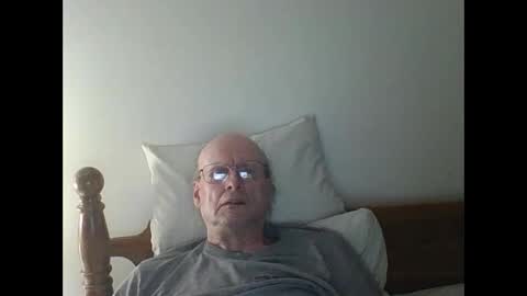 Snapshot of pmb11 chatting on 09/28/25, 05:02 trek 11 online show from 09/28/25, 05:02