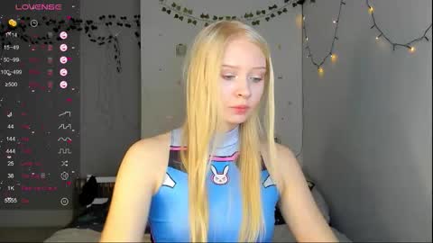 Snapshot of pocet_barbie chatting on 11/20/25, 10:59 Mary online show from 11/20/25, 10:59