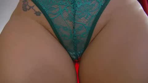 Snapshot of poison_milf_ chatting on 11/13/25, 05:06 poison_milf_ online show from 11/13/25, 05:06