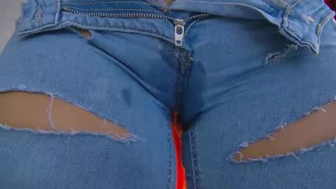 Snapshot of poison_milf_ chatting on 11/14/25, 05:06 poison_milf_ online show from 11/14/25, 05:06