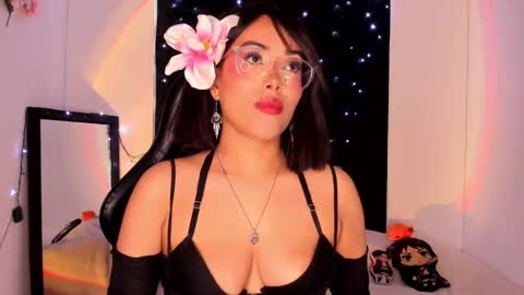 Willow                      Hours 12pm to 630pm Colombian time FRIDAY AND SUNDAY FREE DAYS online show from 01/09/25, 06:15