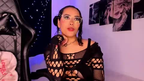 Willow                      Hours 12pm to 630pm Colombian time FRIDAY AND SUNDAY FREE DAYS online show from 01/14/25, 08:26