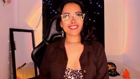 Willow                      Hours 12pm to 630pm Colombian time FRIDAY AND SUNDAY FREE DAYS online show from 01/23/25, 05:42