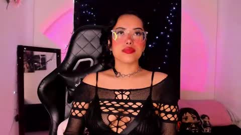 Willow                      Hours 12pm to 630pm Colombian time FRIDAY AND SUNDAY FREE DAYS online show from 03/06/25, 06:48