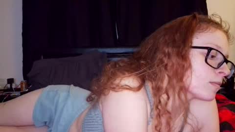 Snapshot of poisonivyy95 chatting on 06/26/26, 02:16 poisonivyy95 online show from 06/26/26, 02:16