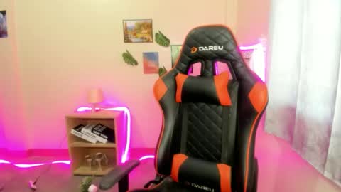 Snapshot of poisy_ivy chatting on 11/06/25, 04:57 poisy_ivy online show from 11/06/25, 04:57