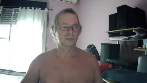 Snapshot of pol22010 chatting on 03/13/26, 06:03 Polako online show from 03/13/26, 06:03