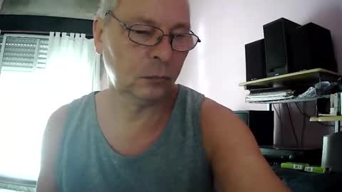 Snapshot of pol22010 chatting on 04/04/26, 02:47 Polako online show from 04/04/26, 02:47