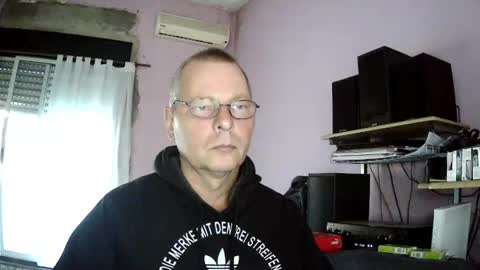 Snapshot of pol22010 chatting on 04/10/26, 08:46 Polako online show from 04/10/26, 08:46