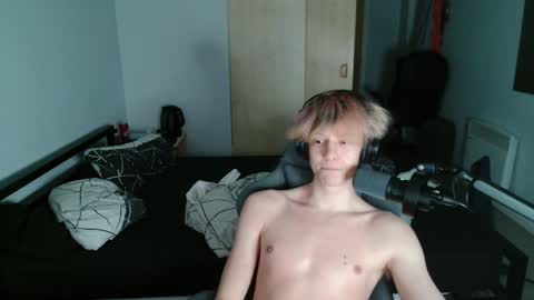 Snapshot of polarny05 chatting on 12/21/24, 12:31 Polarny online show from 12/21/24, 12:31