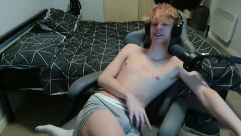 Snapshot of polarny05 chatting on 12/21/24, 08:00 Polarny online show from 12/21/24, 08:00